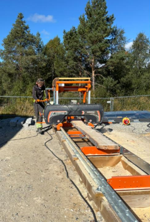 Båndsagbruk med tømmer